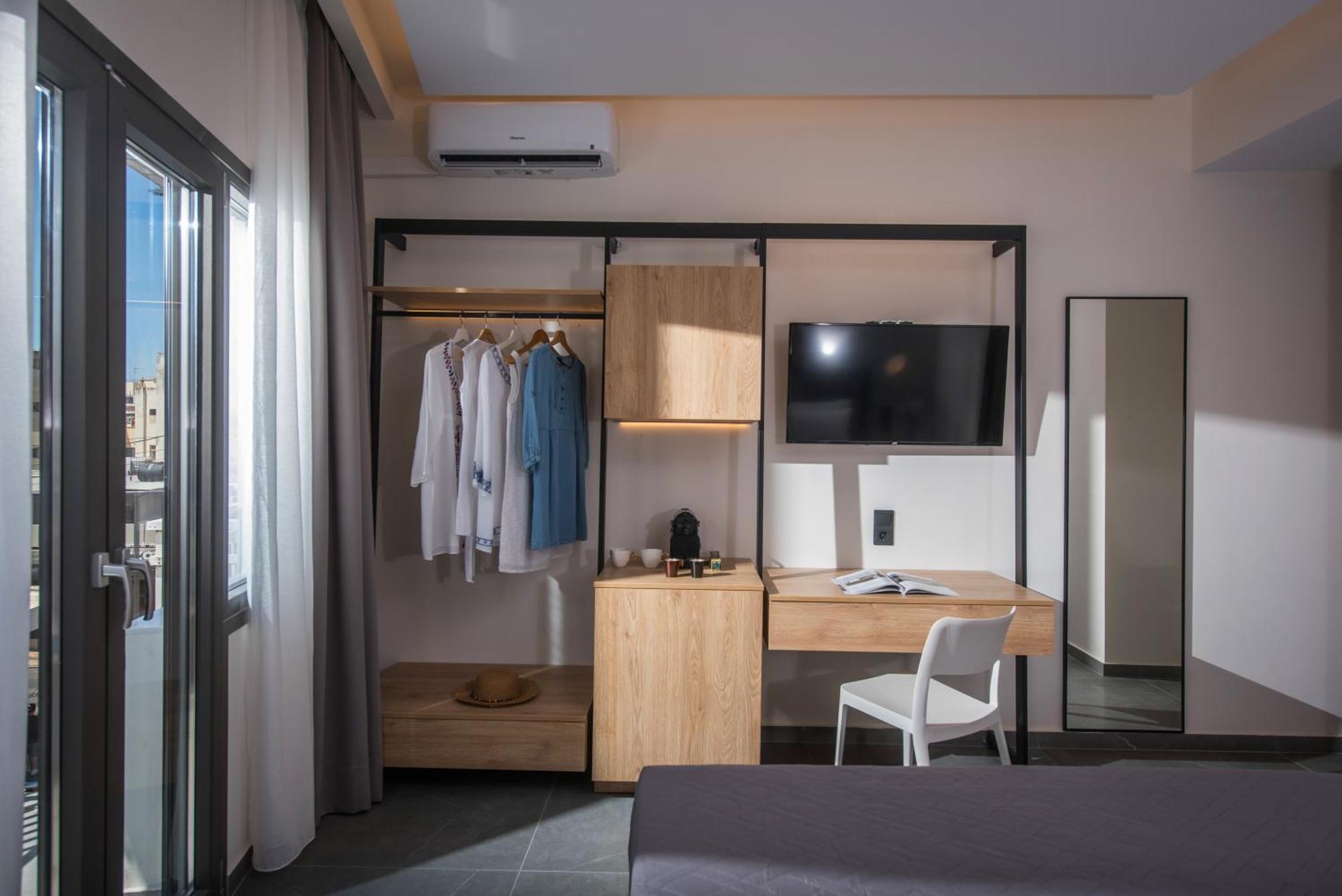 King's Blue , Superior Living Apartment *
